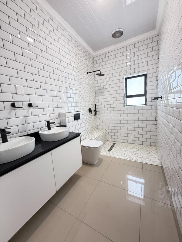 5 Bedroom Property for Sale in Tafelzicht Western Cape